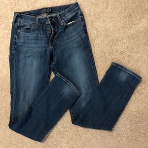 Lucky Brand Jeans - Lucky brand sweet ‘n straight jeans. Size 2/26 Lucky Brand Jeans - Lucky brand sweet ‘n straight jeans. Size 2/26